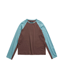 デュアルトーンラグランロングスリーブTシャツ（ブラウン）