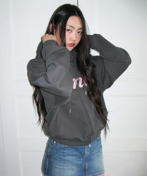 AMESWORLDWIDE（アメスワールドワイド）の「STANDARD LOGO HOODIE ZIP-UP CHARCOAL（パーカー・レディース・その他・SMALL/MEDIUM）」の3枚目の写真