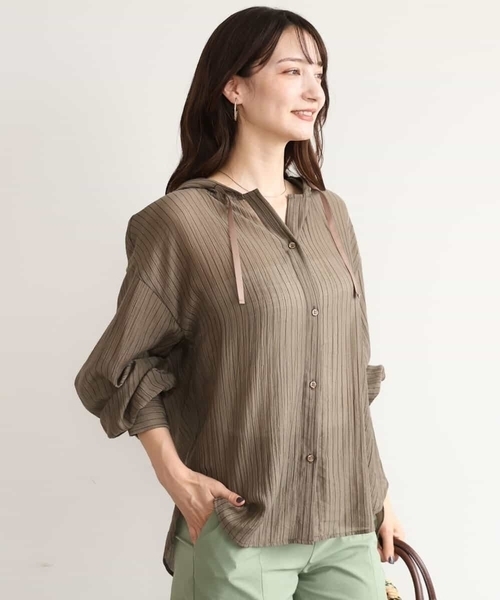 MK MICHEL KLEIN（エムケーミッシェルクラン）の「[洗える]シアーストライプ フーディーシャツブラウス（シャツ/ブラウス・レディース・ブラウン/ベージュ/ピンク・38）」の2枚目の写真