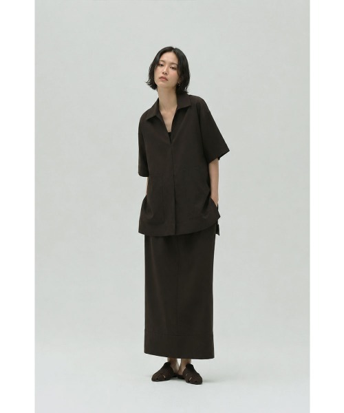 marjour(マージュール)の「EFFORTLESS AIRY OVER SHIRTS(シャツ/ブラウス・レディース・ブラック/ブラウン・M/L)」の3枚目の写真