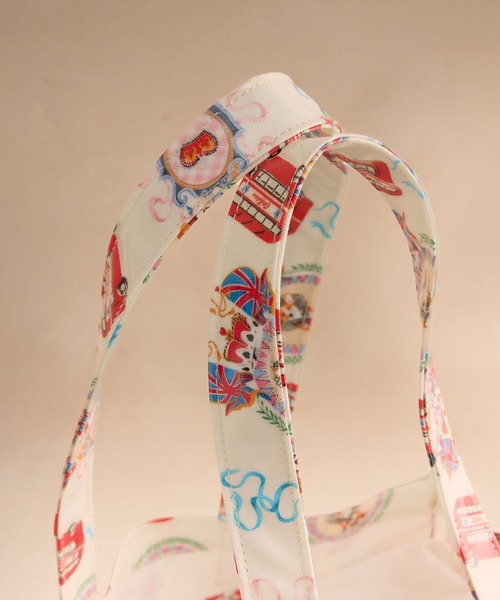 Cath Kidston(キャスキッドソン)の「ラージ ブックバッグ London Crest(トートバッグ・レディース・クリーム・FREE)」の2枚目の写真