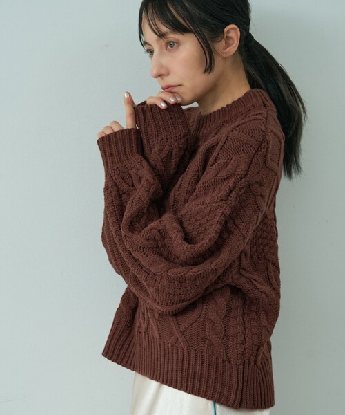 abahouse mavie(アバハウスマヴィ)の「【ベッキーコラボ】ケーブル編みニット(ニット/セーター・レディース・ブラウン/アイボリー/チャコールグレー・フリー)」の3枚目の写真