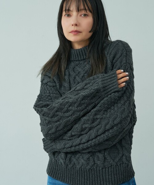 abahouse mavie(アバハウスマヴィ)の「【ベッキーコラボ】ケーブル編みニット(ニット/セーター・レディース・ブラウン/アイボリー/チャコールグレー・フリー)」の1枚目の写真