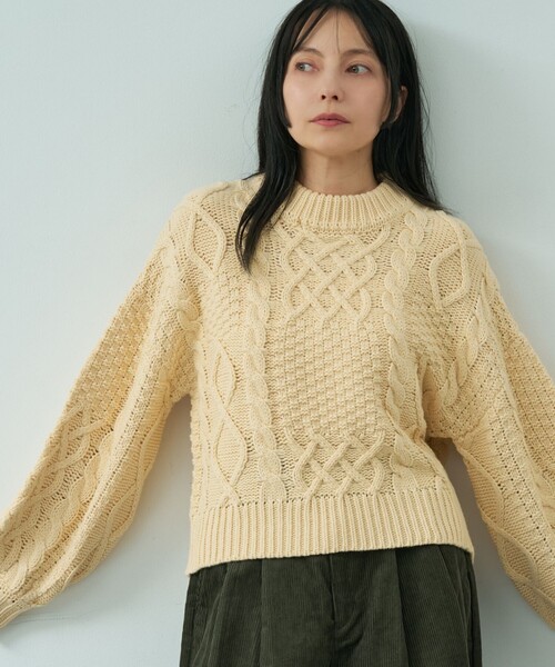 abahouse mavie(アバハウスマヴィ)の「【ベッキーコラボ】ケーブル編みニット(ニット/セーター・レディース・ブラウン/アイボリー/チャコールグレー・フリー)」の2枚目の写真