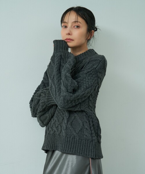 abahouse mavie(アバハウスマヴィ)の「【ベッキーコラボ】ケーブル編みニット(ニット/セーター・レディース・ブラウン/アイボリー/チャコールグレー・フリー)」の9枚目の写真