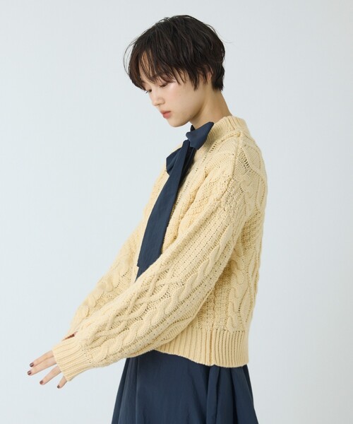 abahouse mavie(アバハウスマヴィ)の「【ベッキーコラボ】ケーブル編みニット(ニット/セーター・レディース・ブラウン/アイボリー/チャコールグレー・フリー)」の15枚目の写真