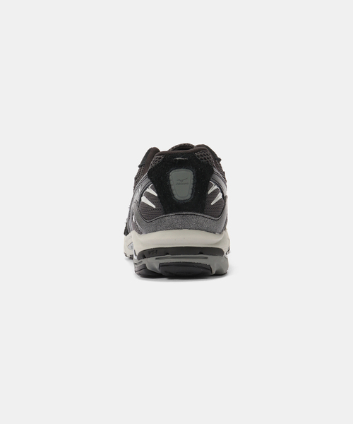 IENA(イエナ)の「《WEB/一部店舗限定》MIZUNO/ミズノ WAVE RIDER 10 スニーカー D1GA2611(スニーカー・レディース・チャコールグレー/ベージュ・24cm/23.5cm/23cm/24.5cm)」の4枚目の写真