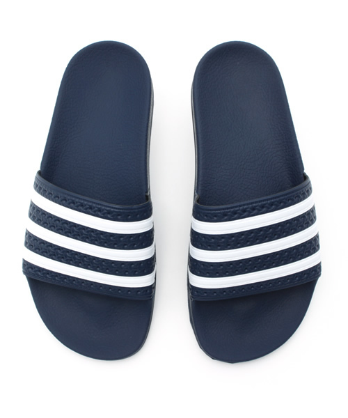 adidas（アディダス）の「adidas / ADILETTE（サンダル・レディース・ホワイト/ネイビー・23.5/24.5）」の2枚目の写真