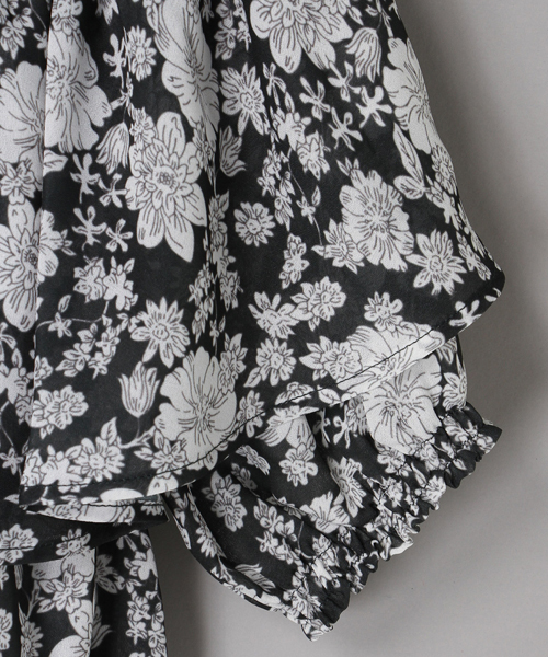 E hyphen world gallery（イーハイフンワールドギャラリー）の「SS フリル花柄ブラウス（シャツ/ブラウス・レディース・ブラック/ブルー・FREE）」の6枚目の写真