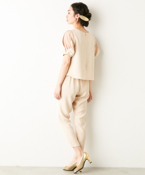 A part by（アパートバイ）の「【WEB限定/結婚式にも】ソデキリカエサロペット 739583 （サロペット/オーバーオール・レディース・ベージュ/ネイビー・LARGE/MEDIUM）」の4枚目の写真