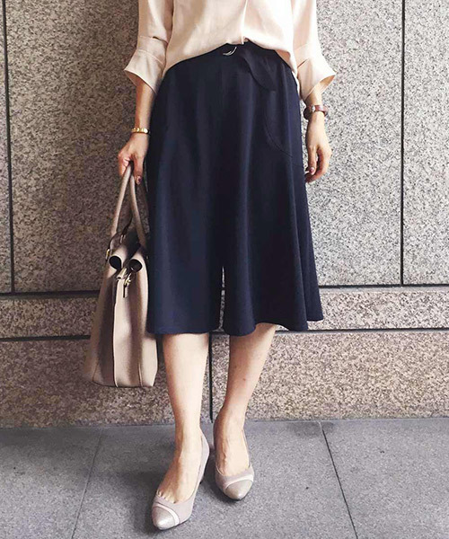 IEDIT（イディット）の「ＤＲＥＣＯ　ｂｙ　ＩＥＤＩＴ　とろみダブルクロス素材で上品に仕立てた　マーメイドミディスカンツ（スカート・レディース・キャメル/ネイビー・LARGE/X-LARGE/SMALL/XX-LARGE/MEDIUM）」の2枚目の写真