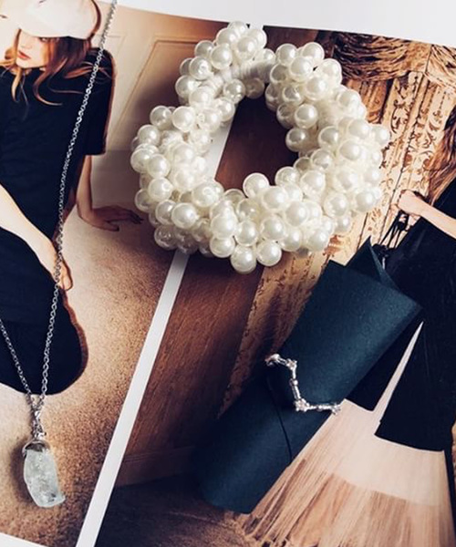 florist（フローリスト）の「ぐるっと小粒パールヘアゴム（ヘアゴム・レディース・ゴールド/ライトパープル/ピンク/ネイビー/ブラック/オフホワイト/クリーム/モカ/ブラウン/レッド/オレンジ/シルバー・FREE）」の3枚目の写真