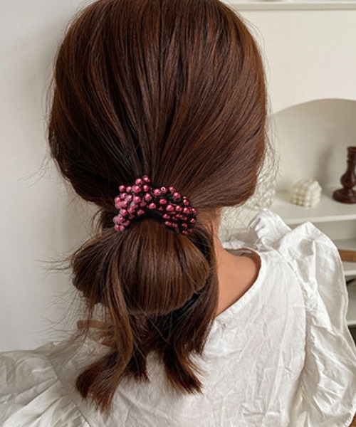 florist（フローリスト）の「ぐるっと小粒パールヘアゴム（ヘアゴム・レディース・ゴールド/ライトパープル/ピンク/ネイビー/ブラック/オフホワイト/クリーム/モカ/ブラウン/レッド/オレンジ/シルバー・FREE）」の2枚目の写真