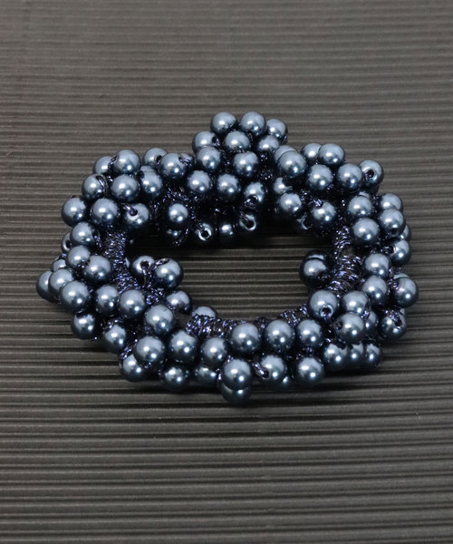 florist（フローリスト）の「ぐるっと小粒パールヘアゴム（ヘアゴム・レディース・ゴールド/ライトパープル/ピンク/ネイビー/ブラック/オフホワイト/クリーム/モカ/ブラウン/レッド/オレンジ/シルバー・FREE）」の17枚目の写真