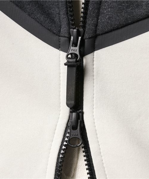 NIKE SPORTSWEAR（ナイキスポーツウェアー）の「ナイキ テック