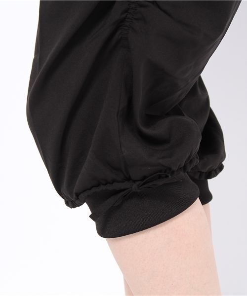 PUMA（プーマ）の「3/4丈 ウーブンパンツ (WOMEN) - PUMA Move（カーゴパンツ・レディース・ブラック/グレー・LARGE/MEDIUM/SMALL）」の9枚目の写真