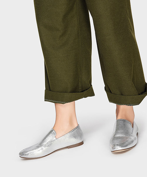 CHARLES & KEITH(チャールズ & キース)の「ベーシックローファー / BASIC LOAFERS(ローファー・レディース・シルバー/ブラック/オレンジ・22.5cm/24.5cm/25cm/23.5cm/25.5cm/23cm)」の16枚目の写真