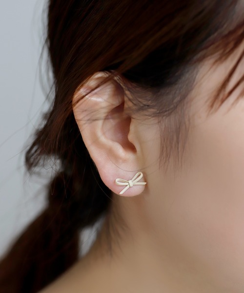 ANEMONE（アネモネ）の「マットカラーリボンピアス（ピアス（両耳用）・レディース・ライトブルー/ブラック/アイボリー/ネイビー/ライトグレー/ゴールド・FREE）」の2枚目の写真