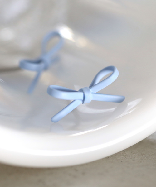 ANEMONE（アネモネ）の「マットカラーリボンピアス（ピアス（両耳用）・レディース・ライトブルー/ブラック/アイボリー/ネイビー/ライトグレー/ゴールド・FREE）」の4枚目の写真