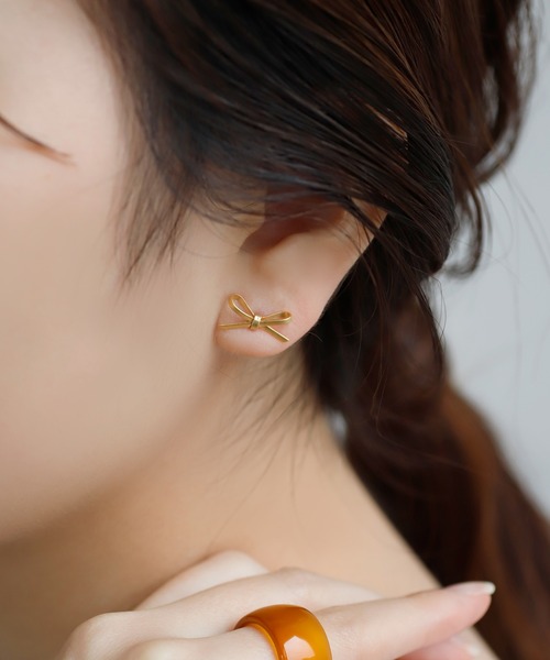 ANEMONE（アネモネ）の「マットカラーリボンピアス（ピアス（両耳用）・レディース・ライトブルー/ブラック/アイボリー/ネイビー/ライトグレー/ゴールド・FREE）」の6枚目の写真