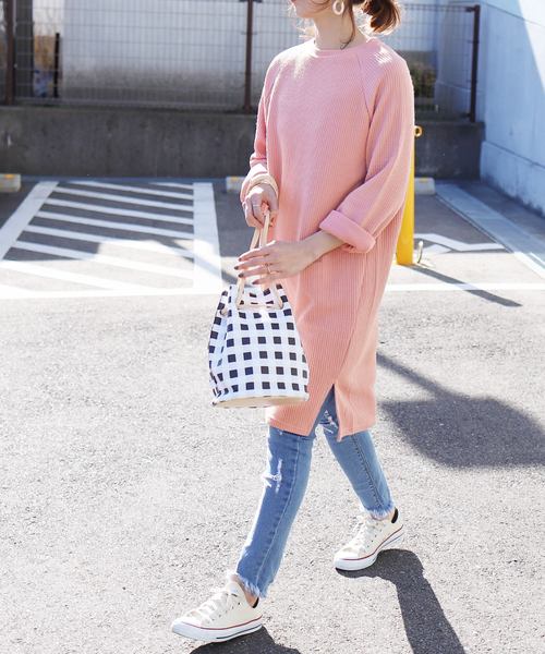 reca(レカ)の「ふんわりソフトタッチ◇スリットリブニットロングカットソー(ワンピース・レディース・ベージュ/ピンク/ブラック/チャコールグレー・FREE)」の4枚目の写真