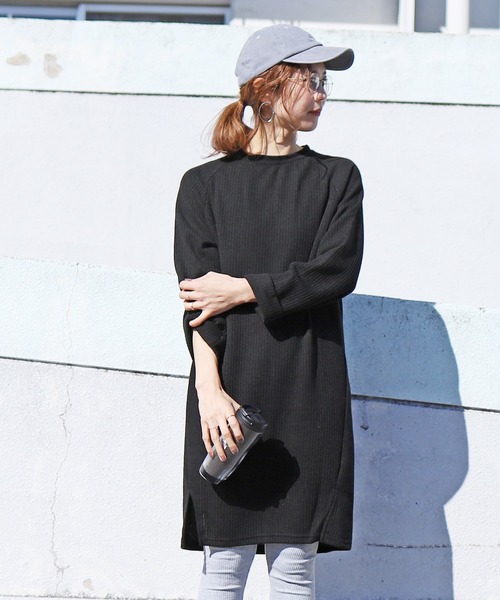 reca(レカ)の「ふんわりソフトタッチ◇スリットリブニットロングカットソー(ワンピース・レディース・ベージュ/ピンク/ブラック/チャコールグレー・FREE)」の1枚目の写真