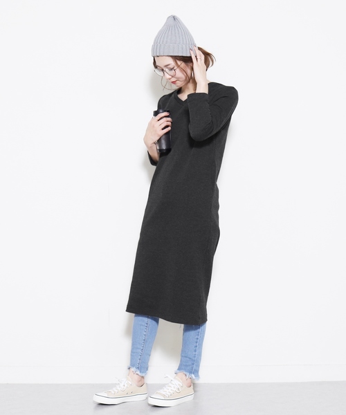 reca（レカ）の「Vネックスウェットリラックスロングワンピース（ワンピース・レディース・ホワイト系その他/ブラック/ライトグレー/ダークグレー/ネイビー/カーキ/ブルー系その他/モカ・L/M）」の4枚目の写真