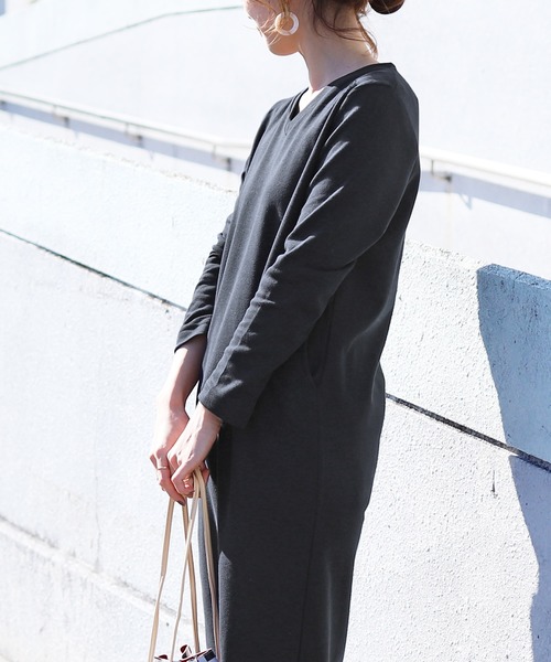 reca（レカ）の「Vネックスウェットリラックスロングワンピース（ワンピース・レディース・ホワイト系その他/ブラック/ライトグレー/ダークグレー/ネイビー/カーキ/ブルー系その他/モカ・L/M）」の16枚目の写真