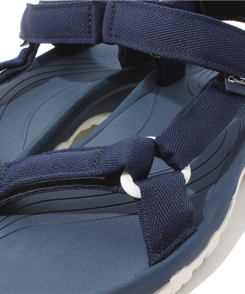 And A（アンドエー）の「Heather Grey Wall×TEVA（サンダル