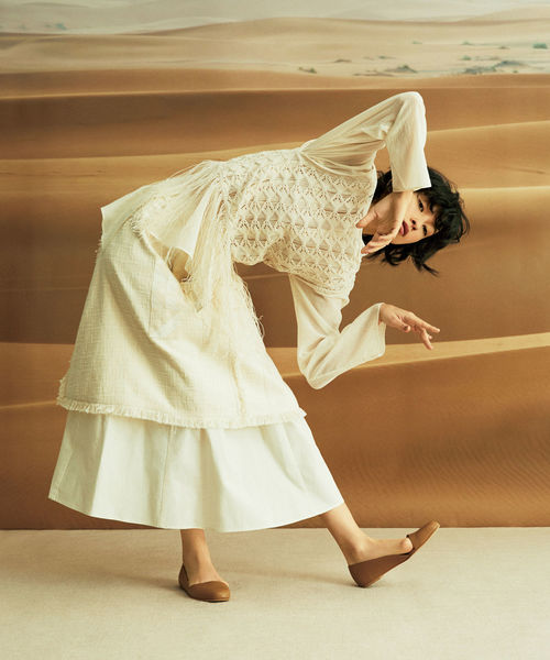 Ray BEAMS(レイビームス)の「RBS / スカシ柄 フリンジ ノースリーブ ニット(ニット/セーター・レディース・ブラック/ベージュ・ONE SIZE)」の5枚目の写真