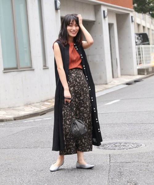 LAKOLE（ラコレ）の「ワイドリブスリーブレスTシャツ / LAKOLE（タンクトップ・レディース・ベージュ/ブラウン/キャメル/レッド/ブラック/オフホワイト・SMALL/MEDIUM）」の10枚目の写真