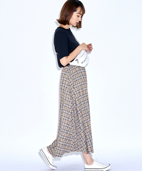 STYLEBLOCK(スタイルブロック)の「チェック柄ミモレ丈プリーツスカート(スカート・レディース・ブラック/キャメル/ベージュ・M)」の2枚目の写真