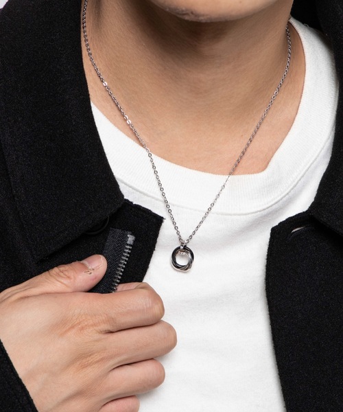 WEGO(ウィゴー)の「WEGO/ミニトリプルリングチェーンネックレス(ネックレス・メンズ・ブラック/ゴールド/ブルー・FREE)」の2枚目の写真