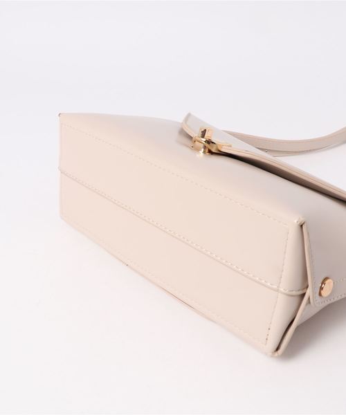 natural couture（ナチュラルクチュール）の「グロスショルダーバッグ（ショルダーバッグ・レディース・ブラック/ベージュ/ベージュ系その他・FREE）」の6枚目の写真