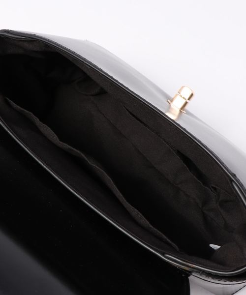 natural couture（ナチュラルクチュール）の「グロスショルダーバッグ（ショルダーバッグ・レディース・ブラック/ベージュ/ベージュ系その他・FREE）」の5枚目の写真