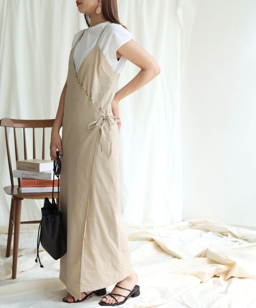 HER CLOSET(ハークローゼット)の「【HERCLOSET】WEB限定アイテム インナー付き麻タッチキャミワンピース(ワンピース・レディース・ベージュ/ネイビー/アイボリー/ライトグリーン・M)」の3枚目の写真