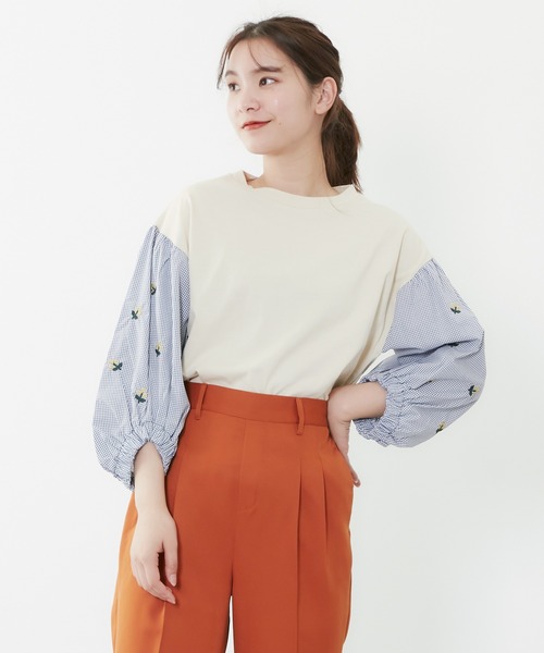 POU DOU DOU（プードゥドゥ）の「フラワー刺繍スリーブトップス（Tシャツ/カットソー・レディース・ダークグレー/ライトベージュ/アイボリー・3）」の3枚目の写真