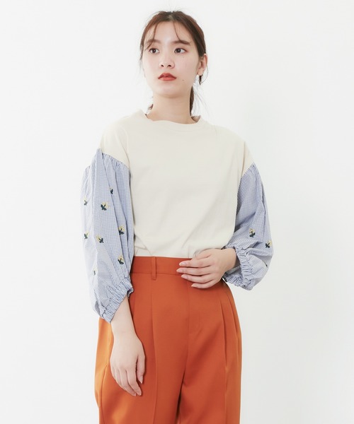 POU DOU DOU（プードゥドゥ）の「フラワー刺繍スリーブトップス（Tシャツ/カットソー・レディース・ダークグレー/ライトベージュ/アイボリー・3）」の4枚目の写真