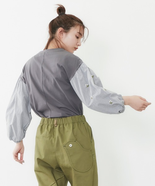 POU DOU DOU（プードゥドゥ）の「フラワー刺繍スリーブトップス（Tシャツ/カットソー・レディース・ダークグレー/ライトベージュ/アイボリー・3）」の8枚目の写真