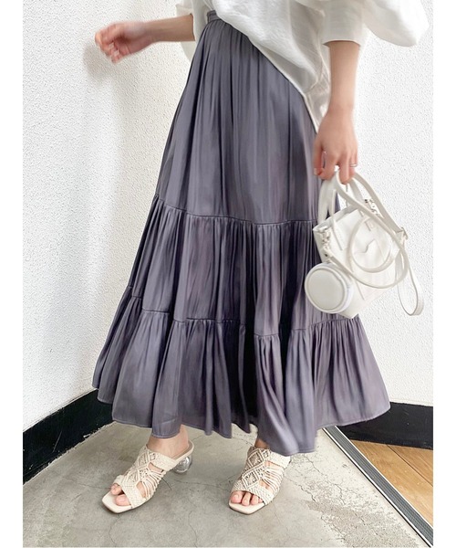 dazzlin(ダズリン)の「シャイニーティアードフレアスカート(スカート・レディース・アイボリー/ブルー/パープル・FREE)」の4枚目の写真