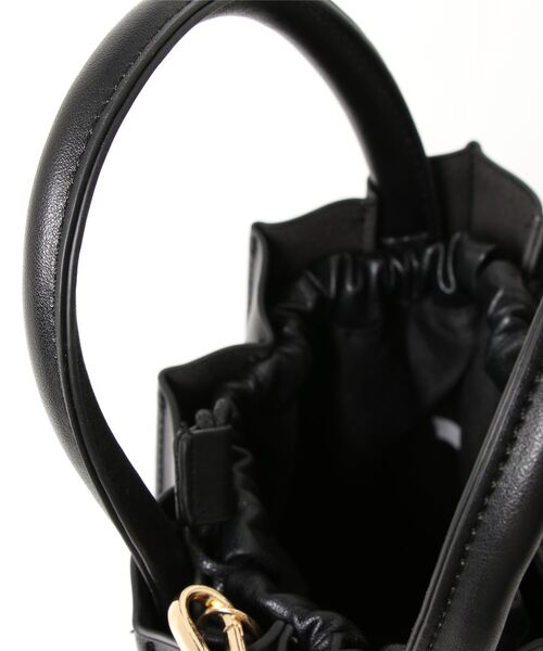 Chillfar（チルファー）の「2wayフェイクレザープリーツハンドバッグ/ショルダーバッグ/インナー巾着付き/ミニカヌレバッグ（ハンドバッグ・レディース・ホワイト/ブラック/ベージュ・FREE）」の9枚目の写真