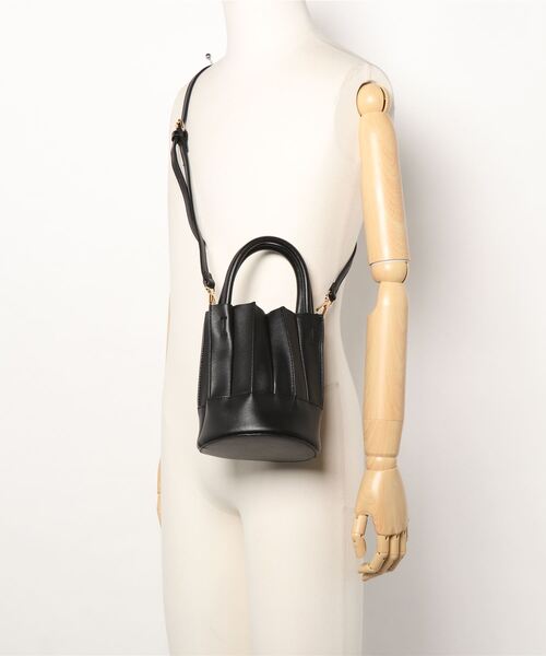 Chillfar（チルファー）の「2wayフェイクレザープリーツハンドバッグ/ショルダーバッグ/インナー巾着付き/ミニカヌレバッグ（ハンドバッグ・レディース・ホワイト/ブラック/ベージュ・FREE）」の5枚目の写真