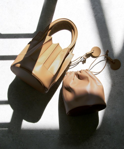 Chillfar（チルファー）の「2wayフェイクレザープリーツハンドバッグ/ショルダーバッグ/インナー巾着付き/ミニカヌレバッグ（ハンドバッグ・レディース・ホワイト/ブラック/ベージュ・FREE）」の10枚目の写真