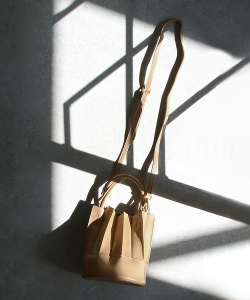 Chillfar（チルファー）の「2wayフェイクレザープリーツハンドバッグ/ショルダーバッグ/インナー巾着付き/ミニカヌレバッグ（ハンドバッグ・レディース・ホワイト/ブラック/ベージュ・FREE）」の11枚目の写真