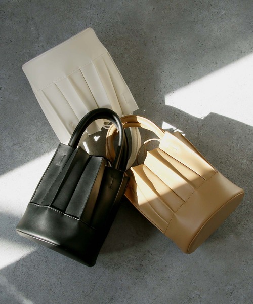 Chillfar（チルファー）の「2wayフェイクレザープリーツハンドバッグ/ショルダーバッグ/インナー巾着付き/ミニカヌレバッグ（ハンドバッグ・レディース・ホワイト/ブラック/ベージュ・FREE）」の12枚目の写真