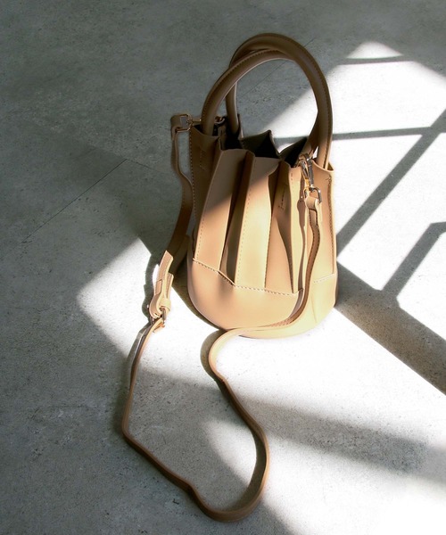 Chillfar（チルファー）の「2wayフェイクレザープリーツハンドバッグ/ショルダーバッグ/インナー巾着付き/ミニカヌレバッグ（ハンドバッグ・レディース・ホワイト/ブラック/ベージュ・FREE）」の13枚目の写真