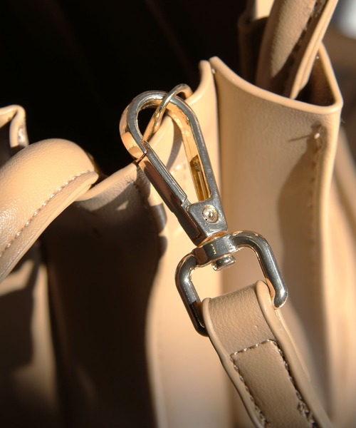 Chillfar（チルファー）の「2wayフェイクレザープリーツハンドバッグ/ショルダーバッグ/インナー巾着付き/ミニカヌレバッグ（ハンドバッグ・レディース・ホワイト/ブラック/ベージュ・FREE）」の14枚目の写真