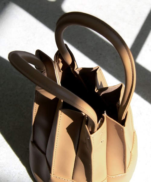 Chillfar（チルファー）の「2wayフェイクレザープリーツハンドバッグ/ショルダーバッグ/インナー巾着付き/ミニカヌレバッグ（ハンドバッグ・レディース・ホワイト/ブラック/ベージュ・FREE）」の16枚目の写真