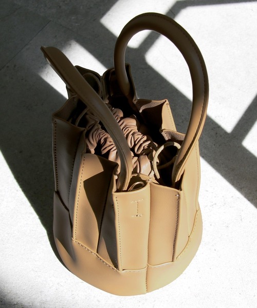 Chillfar（チルファー）の「2wayフェイクレザープリーツハンドバッグ/ショルダーバッグ/インナー巾着付き/ミニカヌレバッグ（ハンドバッグ・レディース・ホワイト/ブラック/ベージュ・FREE）」の17枚目の写真