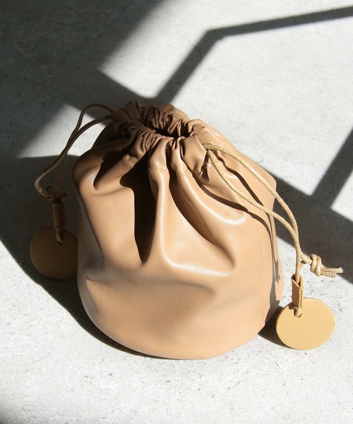 Chillfar（チルファー）の「2wayフェイクレザープリーツハンドバッグ/ショルダーバッグ/インナー巾着付き/ミニカヌレバッグ（ハンドバッグ・レディース・ホワイト/ブラック/ベージュ・FREE）」の18枚目の写真